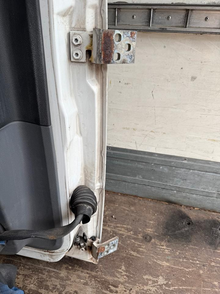 Mercedes Atego 2 Fahrertür Weiße Spiegel Innenverkleidung LN 72 - Cửa và phụ tùng cho Xe tải: hình 3 Mercedes Atego 2 Fahrertür Weiße Spiegel Innenverkleidung LN 72 - Cửa và phụ tùng cho Xe tải: hình 3