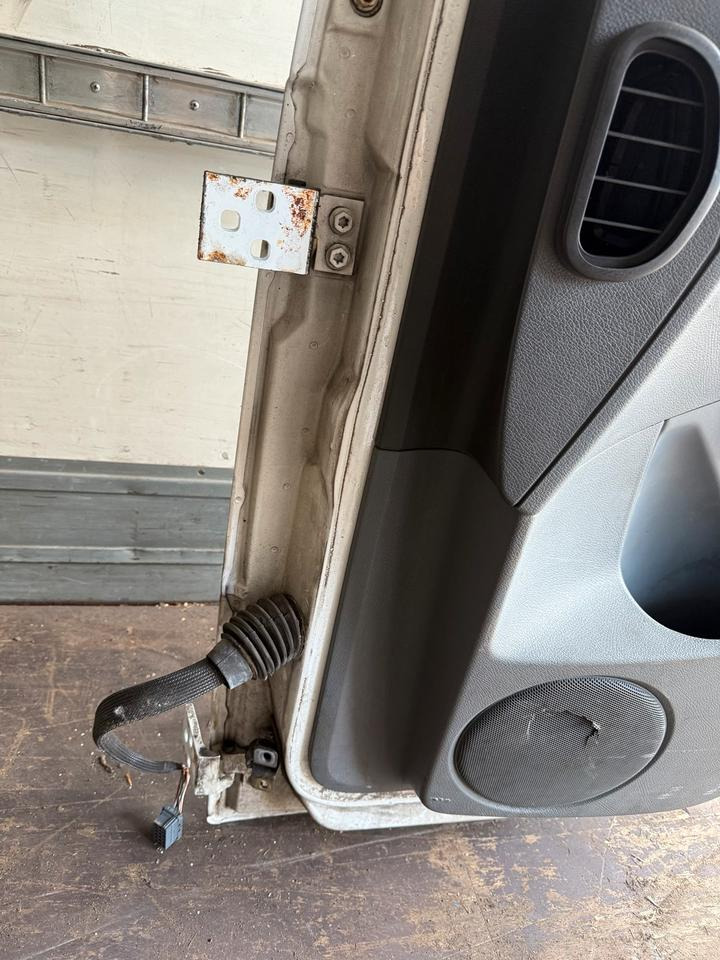 Mercedes Atego Beifahrertür Weiß Spiegel Innenverkleidung LN 75 - Cửa và phụ tùng cho Xe tải: hình 4 Mercedes Atego Beifahrertür Weiß Spiegel Innenverkleidung LN 75 - Cửa và phụ tùng cho Xe tải: hình 4