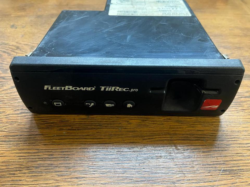 Mercedes-Benz Actros MP4 Tachograph FLEETBOARD A0004461060 - Máy đo tốc độ cho Xe tải: hình 1 Mercedes-Benz Actros MP4 Tachograph FLEETBOARD A0004461060 - Máy đo tốc độ cho Xe tải: hình 1