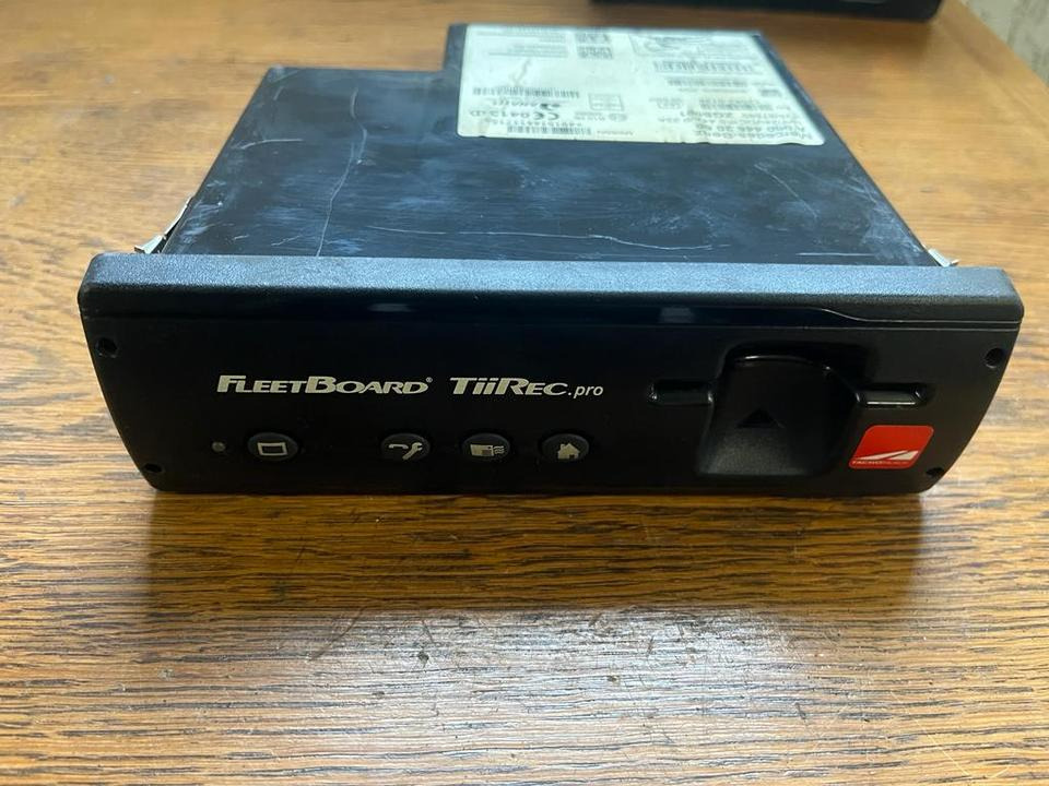 Mercedes-Benz Actros MP4 Tachograph FLEETBOARD A0004462060 - Máy đo tốc độ cho Xe tải: hình 1 Mercedes-Benz Actros MP4 Tachograph FLEETBOARD A0004462060 - Máy đo tốc độ cho Xe tải: hình 1