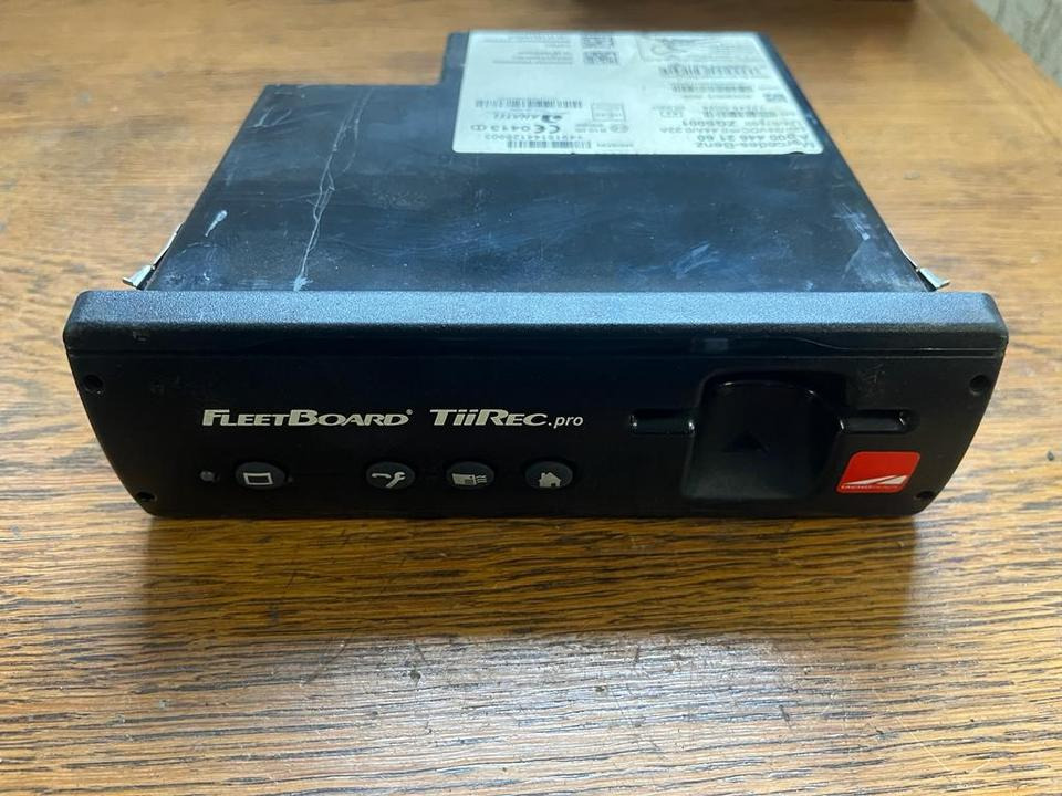 Mercedes-Benz Actros MP4 Tachograph FLEETBOARD A0004462160 - Máy đo tốc độ cho Xe tải: hình 1 Mercedes-Benz Actros MP4 Tachograph FLEETBOARD A0004462160 - Máy đo tốc độ cho Xe tải: hình 1