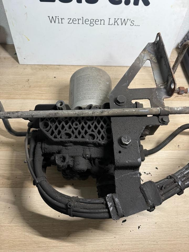 Mercedes KNORR-BREMSE Lufttrockner A0014460264 K078211 - Phụ kiện phanh cho Xe tải: hình 5 Mercedes KNORR-BREMSE Lufttrockner A0014460264 K078211 - Phụ kiện phanh cho Xe tải: hình 5