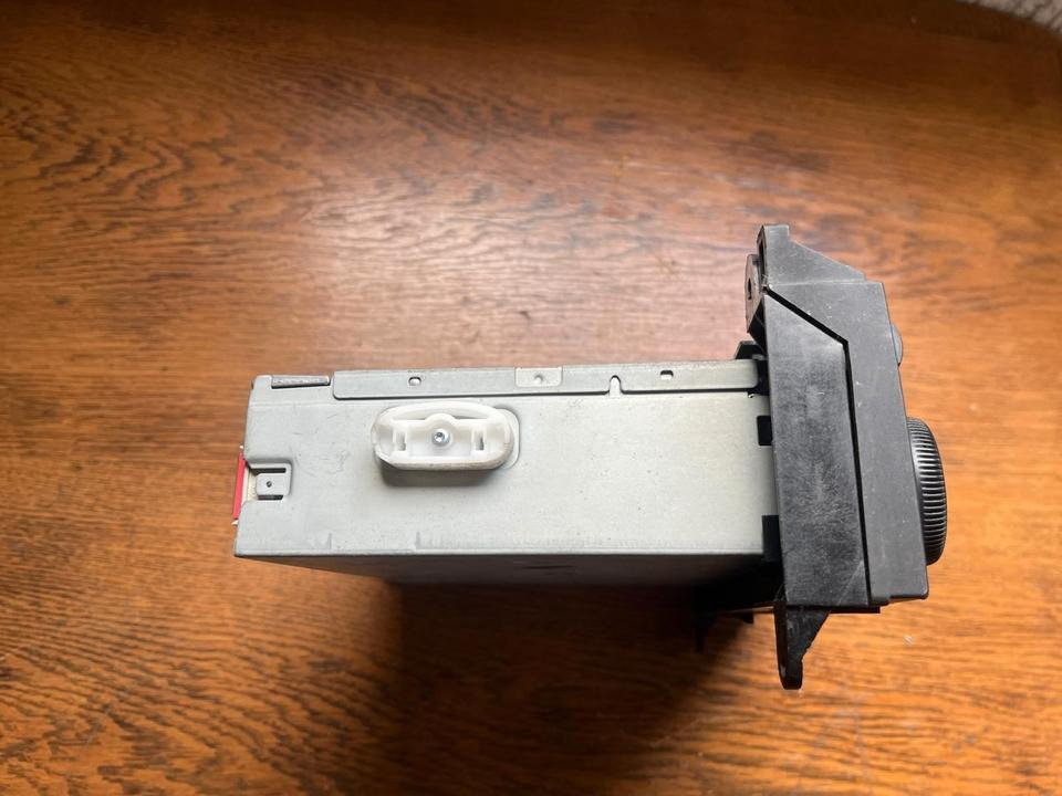 Mercedes Sprinter CD Radio 12V A9068200486 - Cabin và nội thất cho Xe tải: hình 3 Mercedes Sprinter CD Radio 12V A9068200486 - Cabin và nội thất cho Xe tải: hình 3