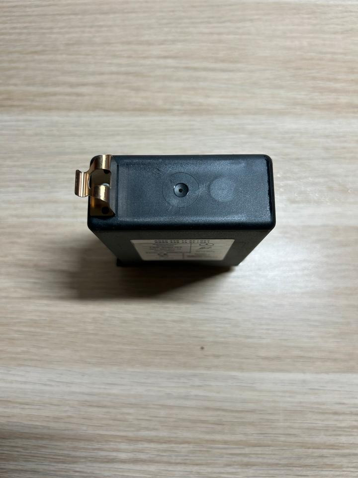 Mercedes Actros MP4 Reifendruckkontrolle Steuergerät A0004461737 - Phụ tùng: hình 4 Mercedes Actros MP4 Reifendruckkontrolle Steuergerät A0004461737 - Phụ tùng: hình 4