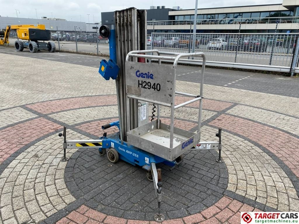 Genie AWP-25S Electric AC Vertical Mast Work Lift 950cm - Máy nâng người thẳng đứng: hình 2 Genie AWP-25S Electric AC Vertical Mast Work Lift 950cm - Máy nâng người thẳng đứng: hình 2
