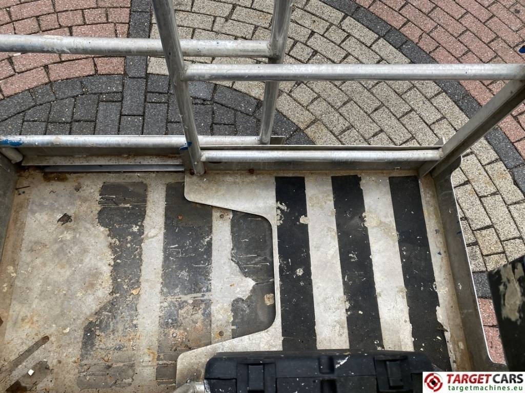 Máy nâng người thẳng đứng Genie GR15 Runabout Electric Vertical Mast Lift 652cm: hình 8