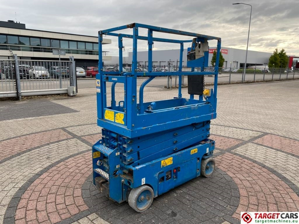Genie GS-1932 Electric Scissor Work Lift 779cm - Máy nâng người hình kéo: hình 3 Genie GS-1932 Electric Scissor Work Lift 779cm - Máy nâng người hình kéo: hình 3