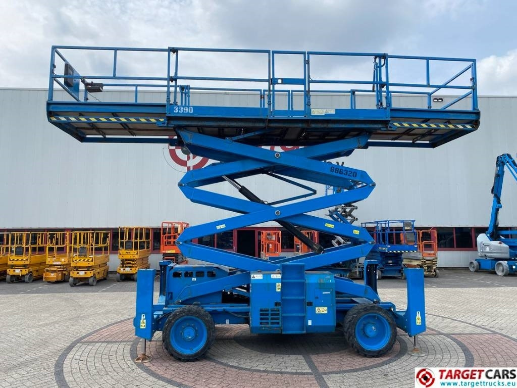 Genie GS-3390RT Diesel 4x4 Scissor Work Lift 1206cm - Máy nâng người hình kéo: hình 5 Genie GS-3390RT Diesel 4x4 Scissor Work Lift 1206cm - Máy nâng người hình kéo: hình 5