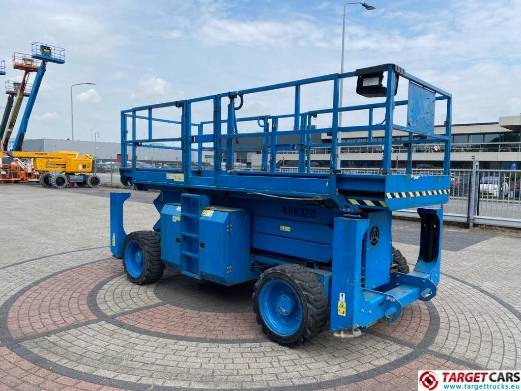 Genie GS-3390RT Diesel 4x4 Scissor Work Lift 1206cm - Máy nâng người hình kéo: hình 2 Genie GS-3390RT Diesel 4x4 Scissor Work Lift 1206cm - Máy nâng người hình kéo: hình 2