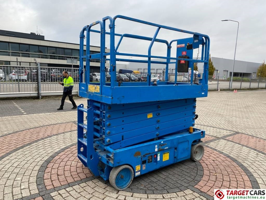 Genie GS-4047 Electric Scissor Work Lift 1389cm  - Máy nâng người hình kéo: hình 3 Genie GS-4047 Electric Scissor Work Lift 1389cm  - Máy nâng người hình kéo: hình 3