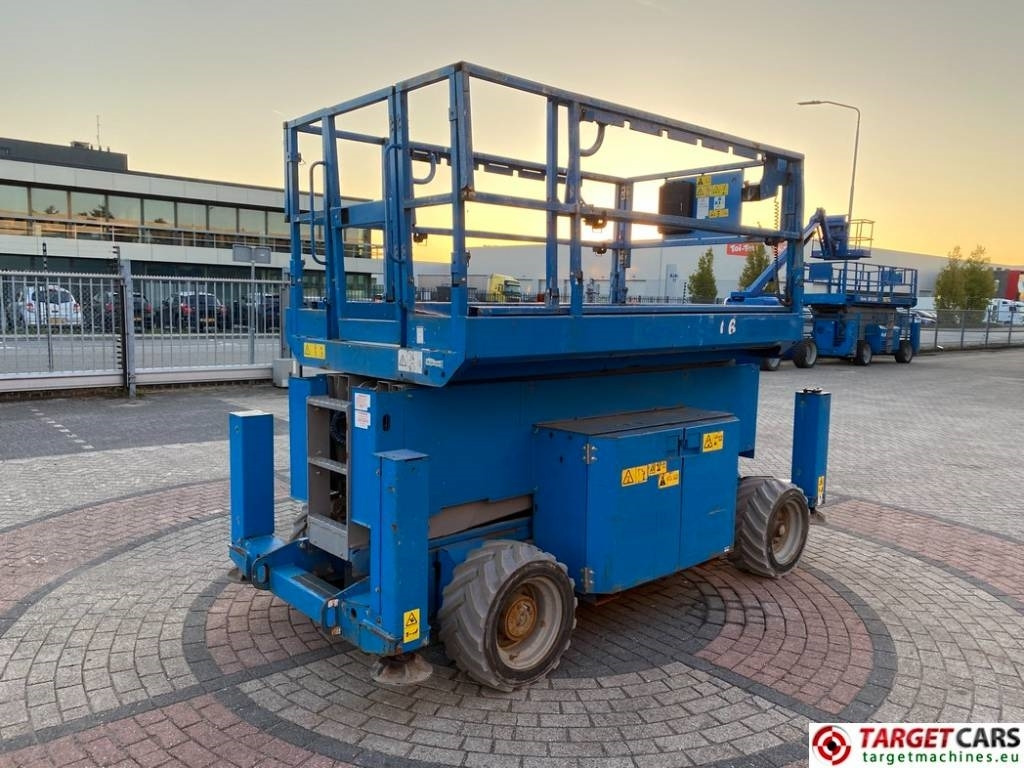 Genie GS-4069 DC Electric GS4069 Scissor WorkLift 1412cm - Máy nâng người hình kéo: hình 3 Genie GS-4069 DC Electric GS4069 Scissor WorkLift 1412cm - Máy nâng người hình kéo: hình 3