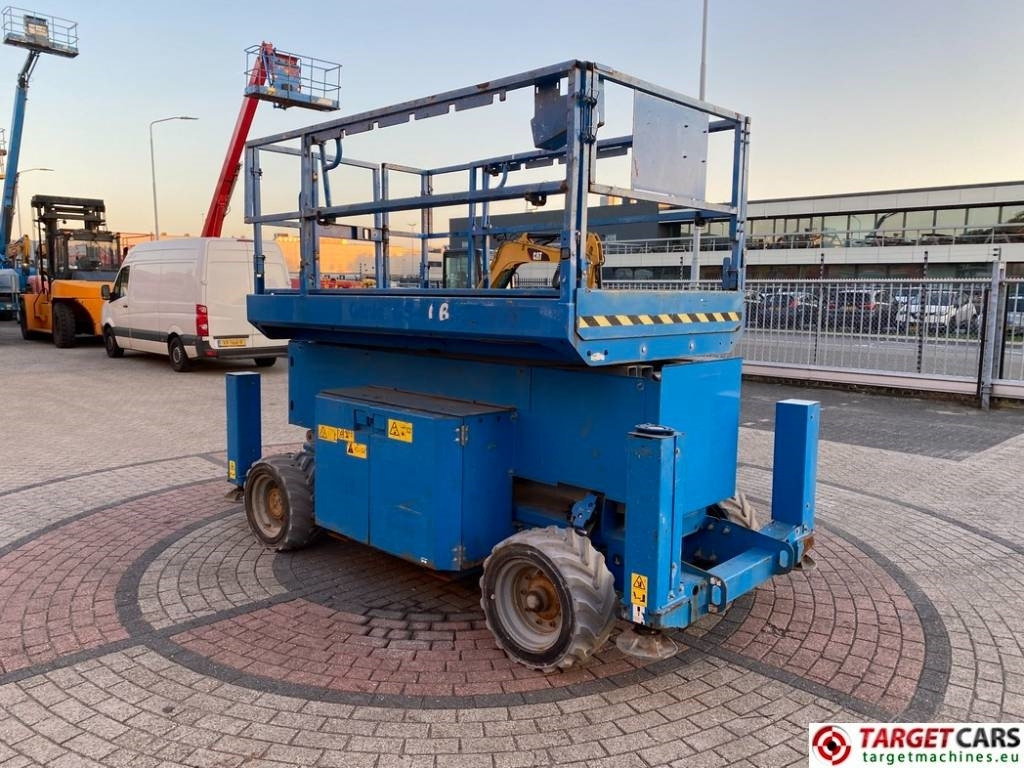 Genie GS-4069 DC Electric GS4069 Scissor WorkLift 1412cm - Máy nâng người hình kéo: hình 2 Genie GS-4069 DC Electric GS4069 Scissor WorkLift 1412cm - Máy nâng người hình kéo: hình 2