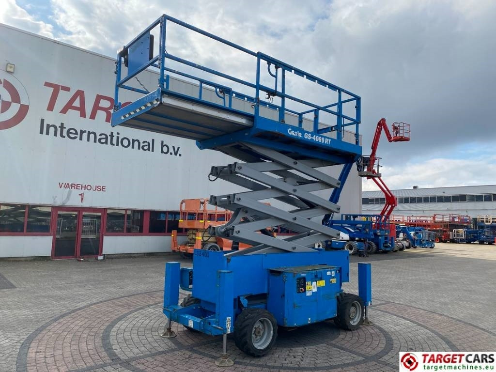Máy nâng người hình kéo Genie GS-4069 RT LPG 4x4 Scissor Work Lift 1412cm: hình 20 Máy nâng người hình kéo Genie GS-4069 RT LPG 4x4 Scissor Work Lift 1412cm: hình 20