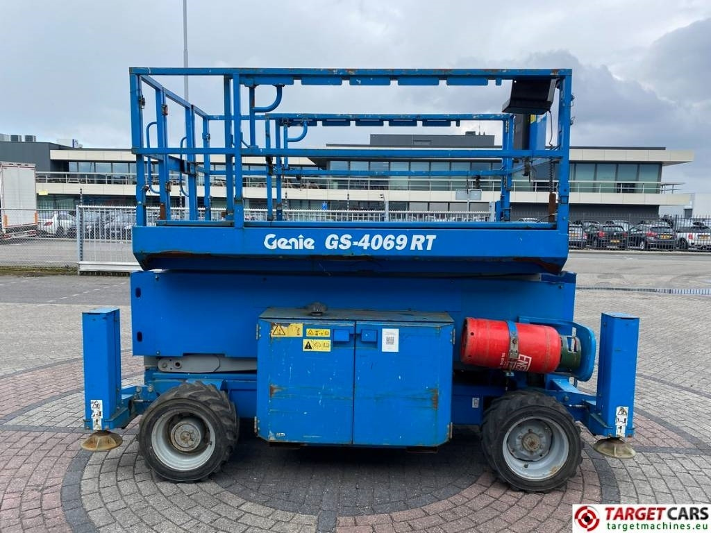 Máy nâng người hình kéo Genie GS-4069 RT LPG 4x4 Scissor Work Lift 1412cm: hình 32 Máy nâng người hình kéo Genie GS-4069 RT LPG 4x4 Scissor Work Lift 1412cm: hình 32