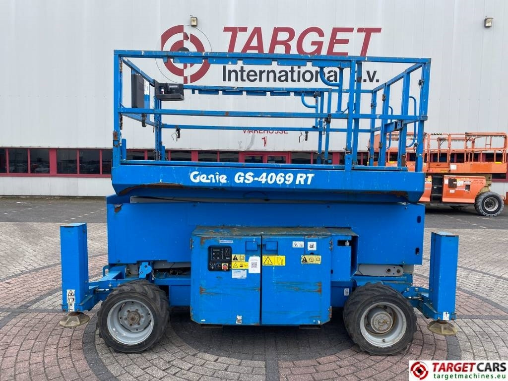 Máy nâng người hình kéo Genie GS-4069 RT LPG 4x4 Scissor Work Lift 1412cm: hình 33 Máy nâng người hình kéo Genie GS-4069 RT LPG 4x4 Scissor Work Lift 1412cm: hình 33