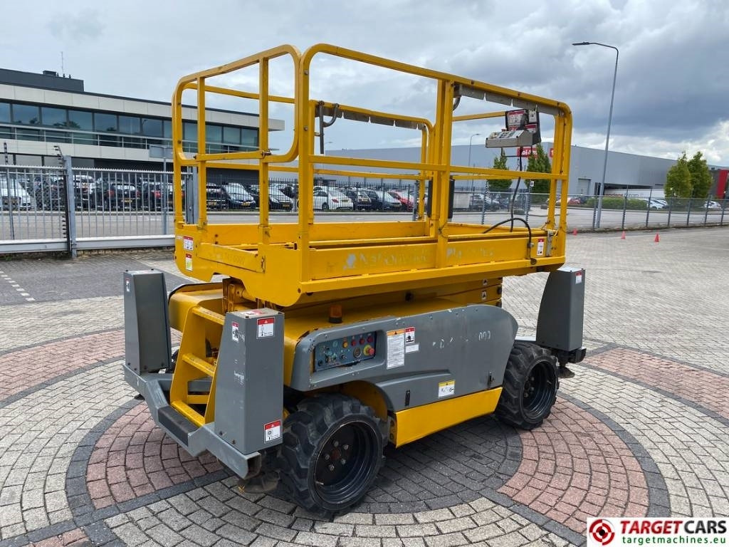 Haulotte Compact 10DX Diesel 4x4 Scissor Work Lift 1015cm - Máy nâng người hình kéo: hình 3 Haulotte Compact 10DX Diesel 4x4 Scissor Work Lift 1015cm - Máy nâng người hình kéo: hình 3
