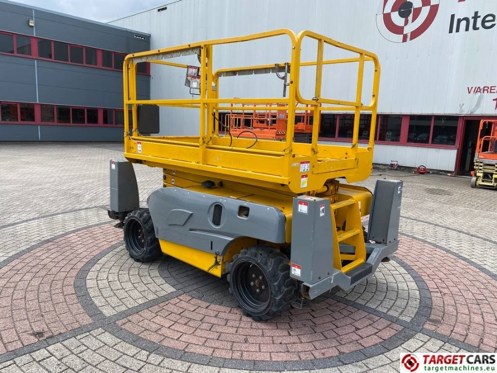 Haulotte Compact 10DX Diesel 4x4 Scissor Work Lift 1015cm - Máy nâng người hình kéo: hình 4 Haulotte Compact 10DX Diesel 4x4 Scissor Work Lift 1015cm - Máy nâng người hình kéo: hình 4