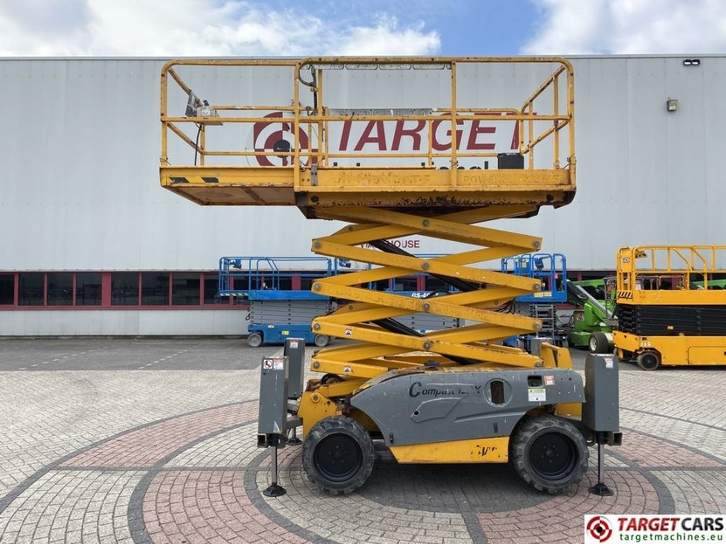Haulotte Compact 12DX Diesel 4x4 Scissor Work Lift 1206cm - Máy nâng người hình kéo: hình 5 Haulotte Compact 12DX Diesel 4x4 Scissor Work Lift 1206cm - Máy nâng người hình kéo: hình 5