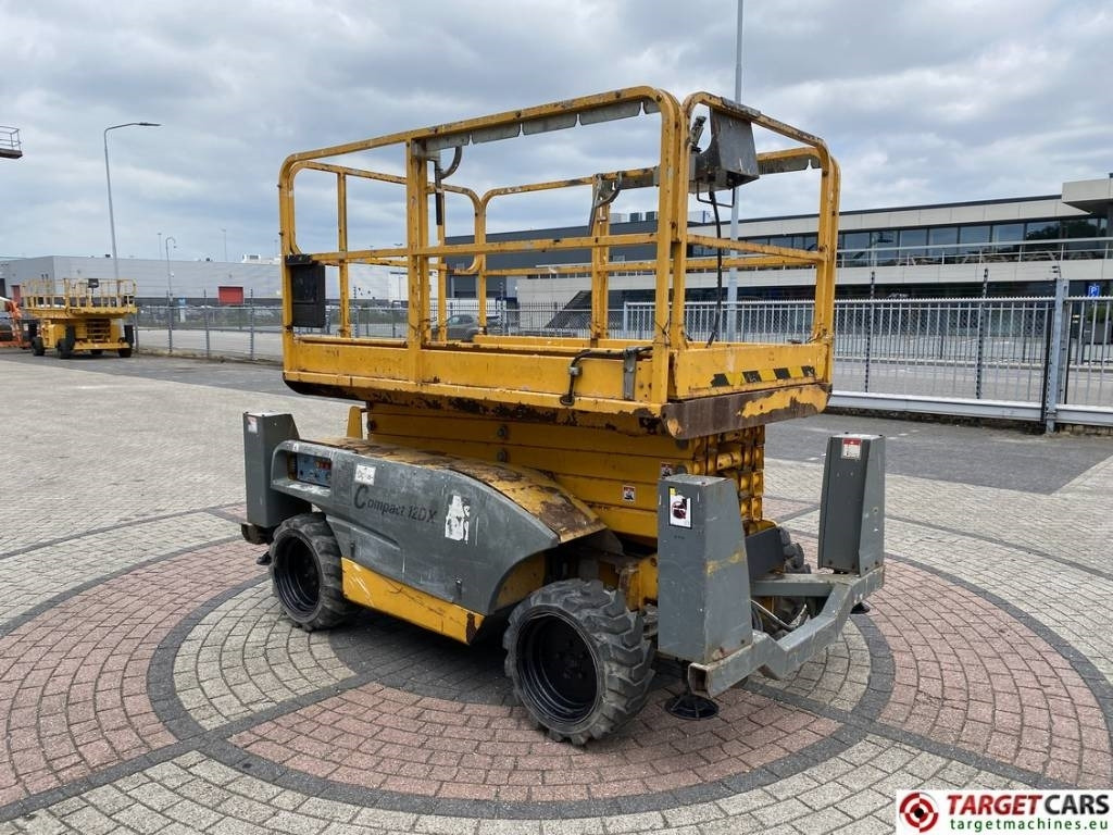 Haulotte Compact 12DX Diesel 4x4 Scissor Work Lift 1206cm - Máy nâng người hình kéo: hình 2 Haulotte Compact 12DX Diesel 4x4 Scissor Work Lift 1206cm - Máy nâng người hình kéo: hình 2