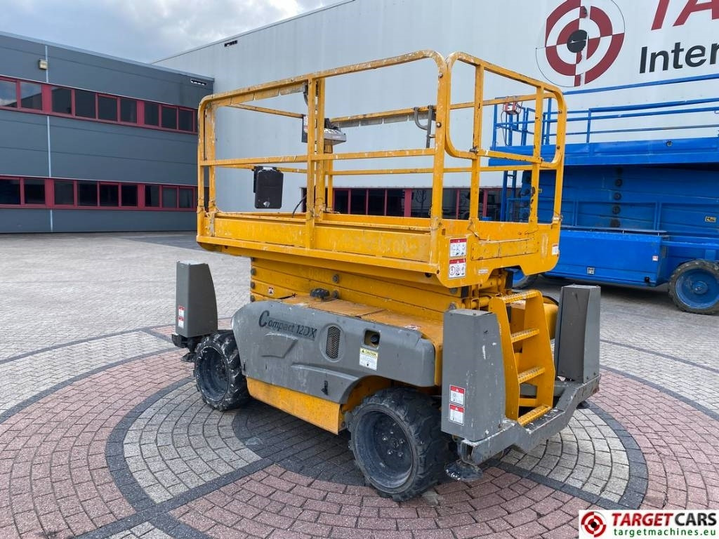 Haulotte Compact 12DX Diesel 4x4 Scissor Work Lift 1206cm - Máy nâng người hình kéo: hình 4 Haulotte Compact 12DX Diesel 4x4 Scissor Work Lift 1206cm - Máy nâng người hình kéo: hình 4