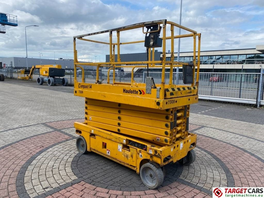 Haulotte Compact 14 Electric Scissor Work Lift 1385cm  - Máy nâng người hình kéo: hình 2 Haulotte Compact 14 Electric Scissor Work Lift 1385cm  - Máy nâng người hình kéo: hình 2