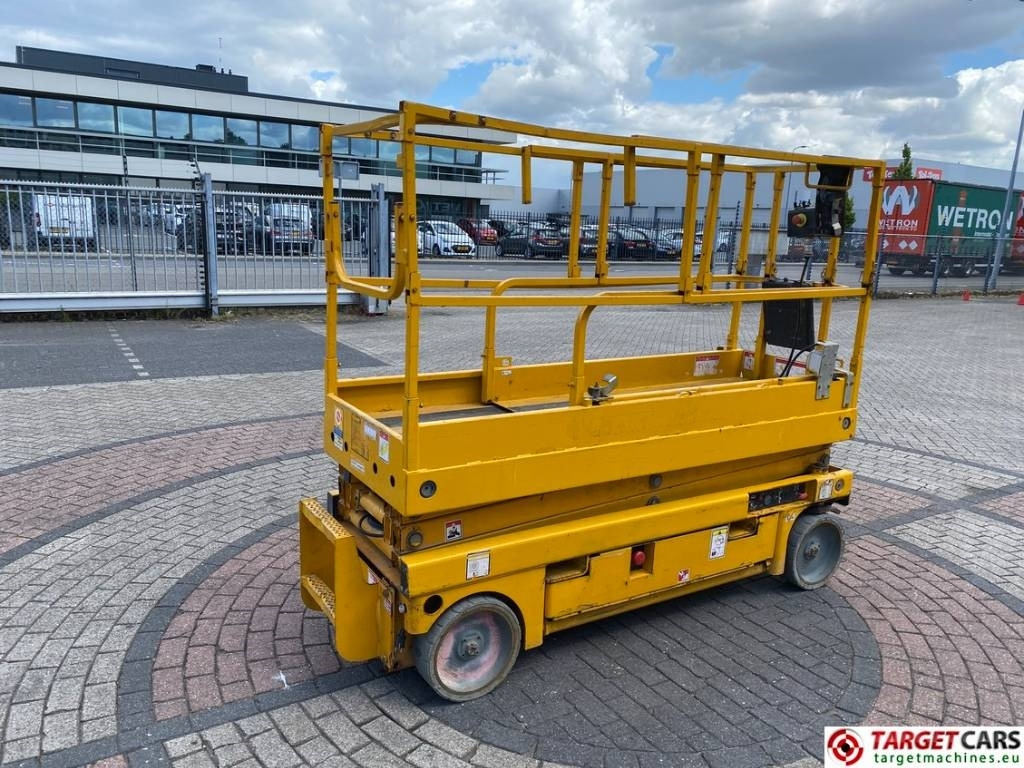 Haulotte Compact 8 Electric Scissor Work Lift 818cm - Máy nâng người hình kéo: hình 3 Haulotte Compact 8 Electric Scissor Work Lift 818cm - Máy nâng người hình kéo: hình 3
