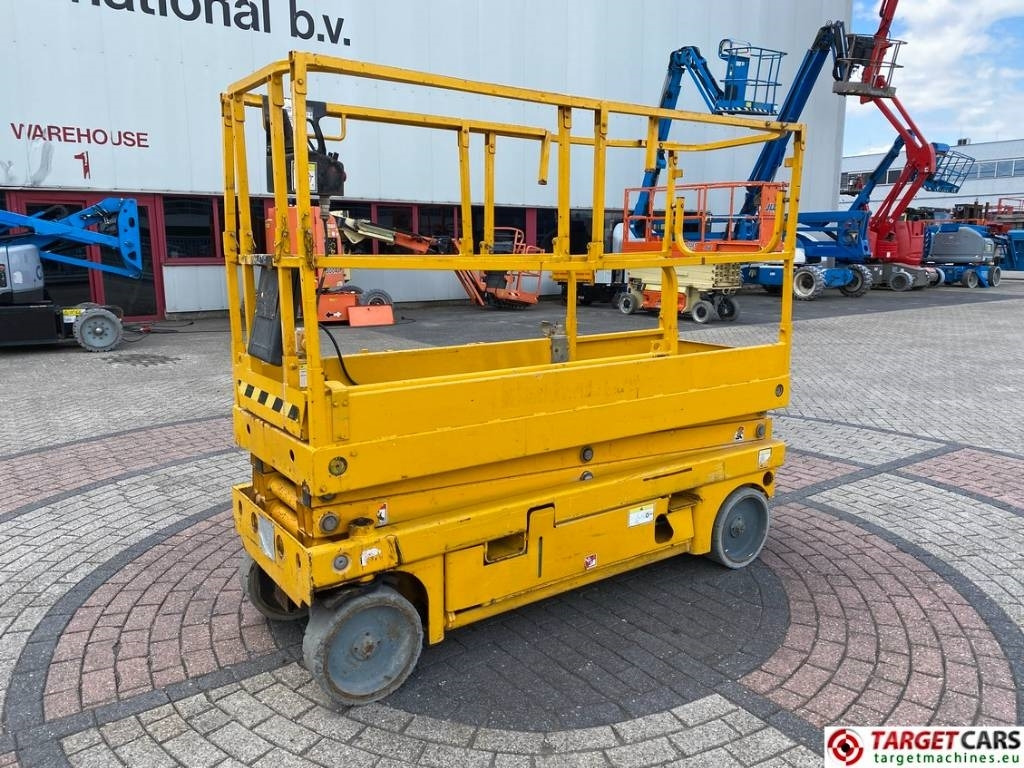 Haulotte Compact 8 Electric Scissor Work Lift 818cm - Máy nâng người hình kéo: hình 1 Haulotte Compact 8 Electric Scissor Work Lift 818cm - Máy nâng người hình kéo: hình 1