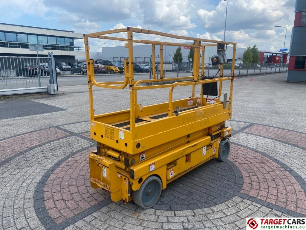 Haulotte Compact 8 Electric Scissor Work Lift 818cm - Máy nâng người hình kéo: hình 3 Haulotte Compact 8 Electric Scissor Work Lift 818cm - Máy nâng người hình kéo: hình 3