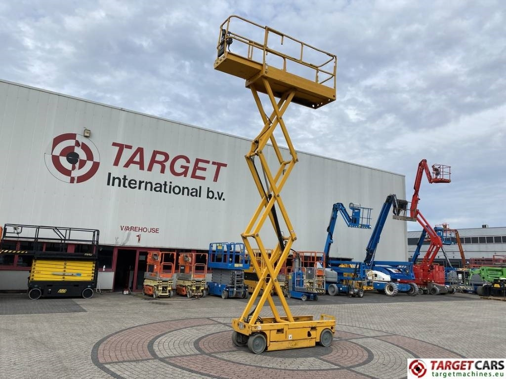 Máy nâng người hình kéo Haulotte Compact 8 Electric Scissor Work Lift 818cm: hình 6 Máy nâng người hình kéo Haulotte Compact 8 Electric Scissor Work Lift 818cm: hình 6