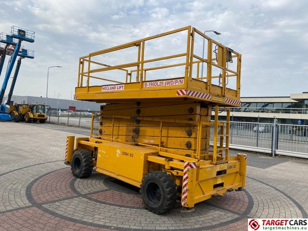 Holland Lift B195DL-25 4WD Diesel 4x4 Scissor Work Lift 2150cm - Máy nâng người hình kéo: hình 2 Holland Lift B195DL-25 4WD Diesel 4x4 Scissor Work Lift 2150cm - Máy nâng người hình kéo: hình 2