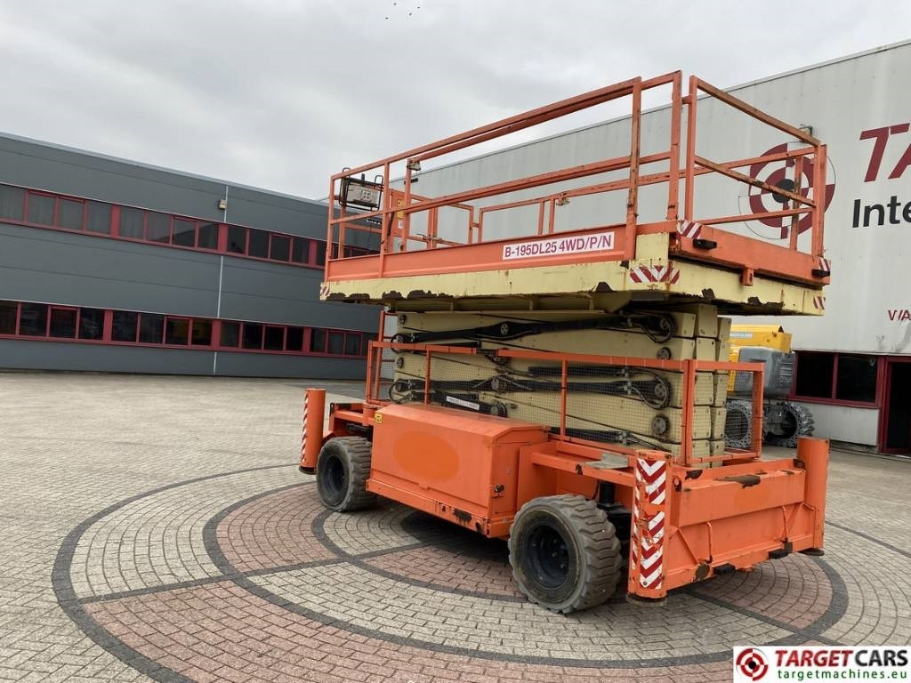 Holland Lift B195DL-25 Diesel 4x4 Scissor Work Lift 2150cm - Máy nâng người hình kéo: hình 4 Holland Lift B195DL-25 Diesel 4x4 Scissor Work Lift 2150cm - Máy nâng người hình kéo: hình 4