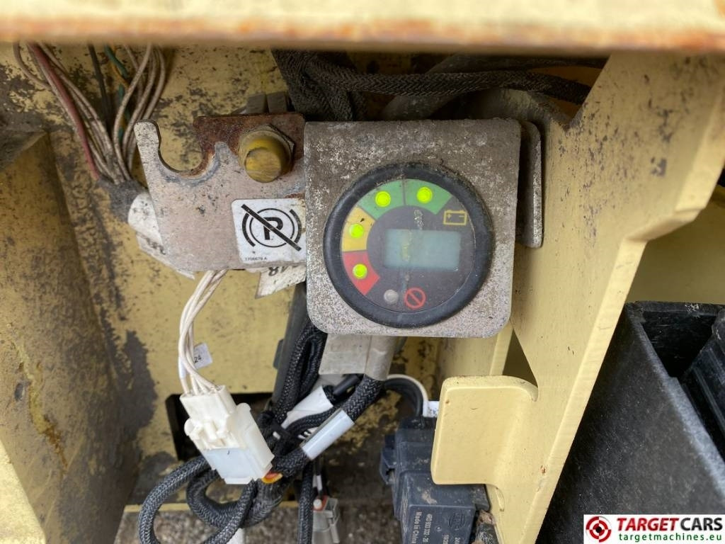 Máy nâng người hình kéo JLG 2632ES Electric Scissor Work Lift 977cm: hình 13 Máy nâng người hình kéo JLG 2632ES Electric Scissor Work Lift 977cm: hình 13