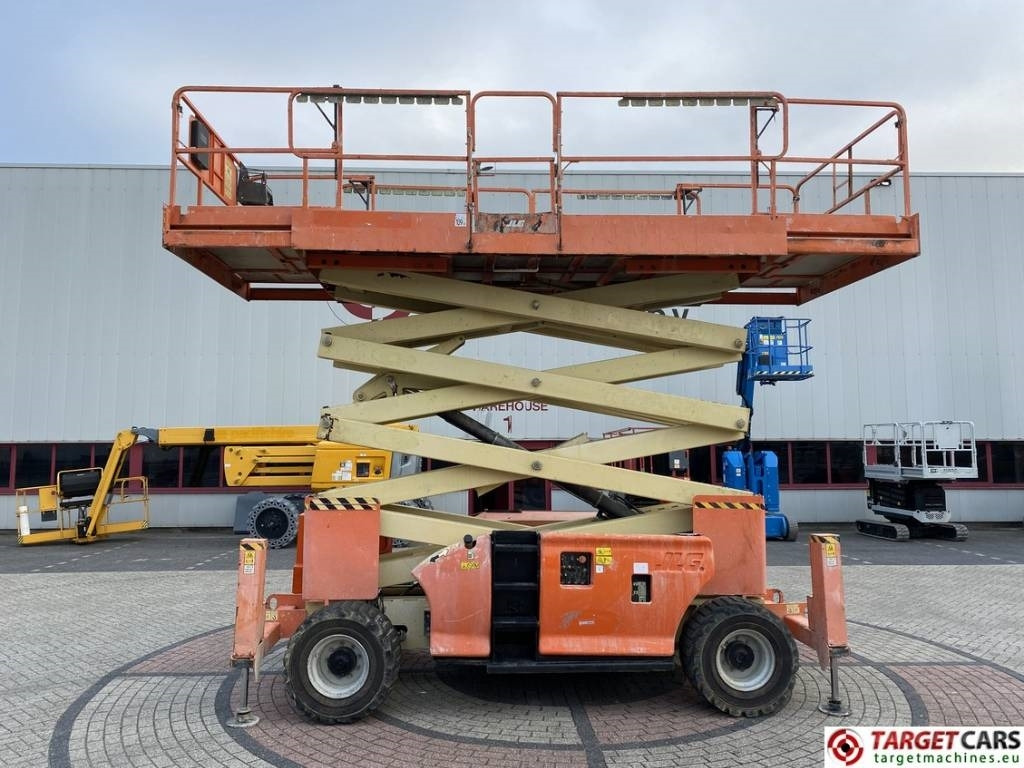 JLG 4394RT Diesel 4x4 Scissor Work Lift 1511cm - Máy nâng người hình kéo: hình 5 JLG 4394RT Diesel 4x4 Scissor Work Lift 1511cm - Máy nâng người hình kéo: hình 5