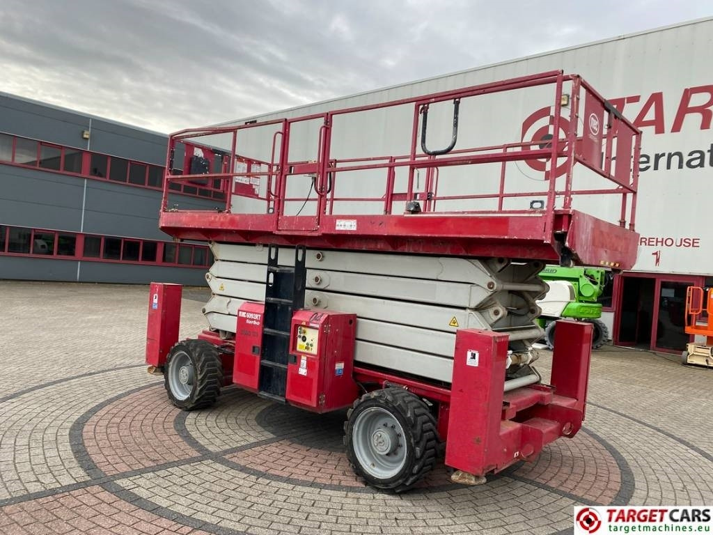 MEC 6092RT Diesel 4x4 Scissor Work Lift 2020cm - Máy nâng người hình kéo: hình 4 MEC 6092RT Diesel 4x4 Scissor Work Lift 2020cm - Máy nâng người hình kéo: hình 4