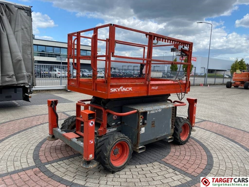 SkyJack SJ6832 RT 6832 Diesel 4x4 Scissor Work Lift 1180cm  - Máy nâng người hình kéo: hình 3 SkyJack SJ6832 RT 6832 Diesel 4x4 Scissor Work Lift 1180cm  - Máy nâng người hình kéo: hình 3