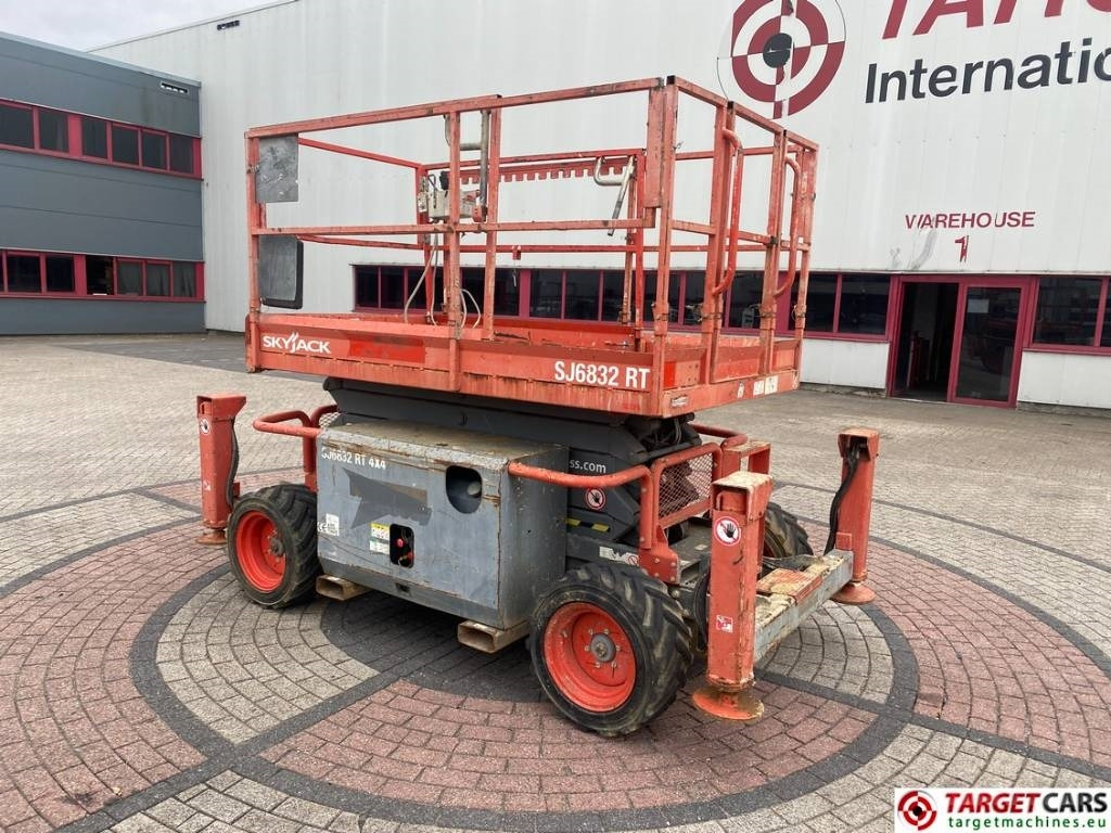 SkyJack SJ6832 RT Diesel 4x4 Scissor Work Lift 1180cm - Máy nâng người hình kéo: hình 4 SkyJack SJ6832 RT Diesel 4x4 Scissor Work Lift 1180cm - Máy nâng người hình kéo: hình 4