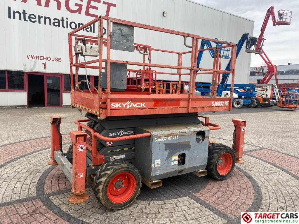 SkyJack SJ6832 RT Diesel 4x4 Scissor Work Lift 1180cm - Máy nâng người hình kéo: hình 1 SkyJack SJ6832 RT Diesel 4x4 Scissor Work Lift 1180cm - Máy nâng người hình kéo: hình 1