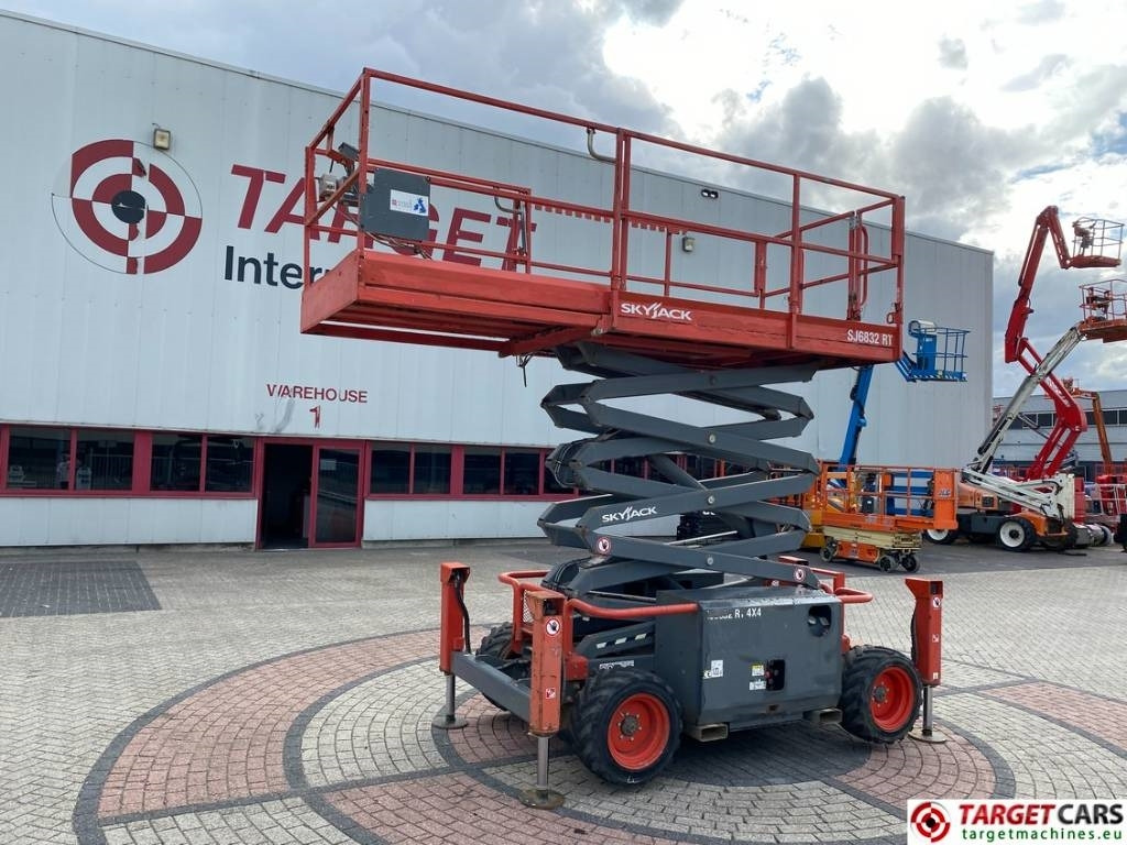 Máy nâng người hình kéo SkyJack SJ6832RT Diesel 4x4 Scissor 6832 Work Lift 1180cm: hình 26 Máy nâng người hình kéo SkyJack SJ6832RT Diesel 4x4 Scissor 6832 Work Lift 1180cm: hình 26