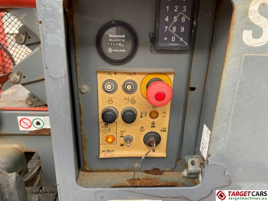 Máy nâng người hình kéo SkyJack SJ6832RT Diesel 4x4 Scissor 6832 Work Lift 1180cm: hình 11 Máy nâng người hình kéo SkyJack SJ6832RT Diesel 4x4 Scissor 6832 Work Lift 1180cm: hình 11