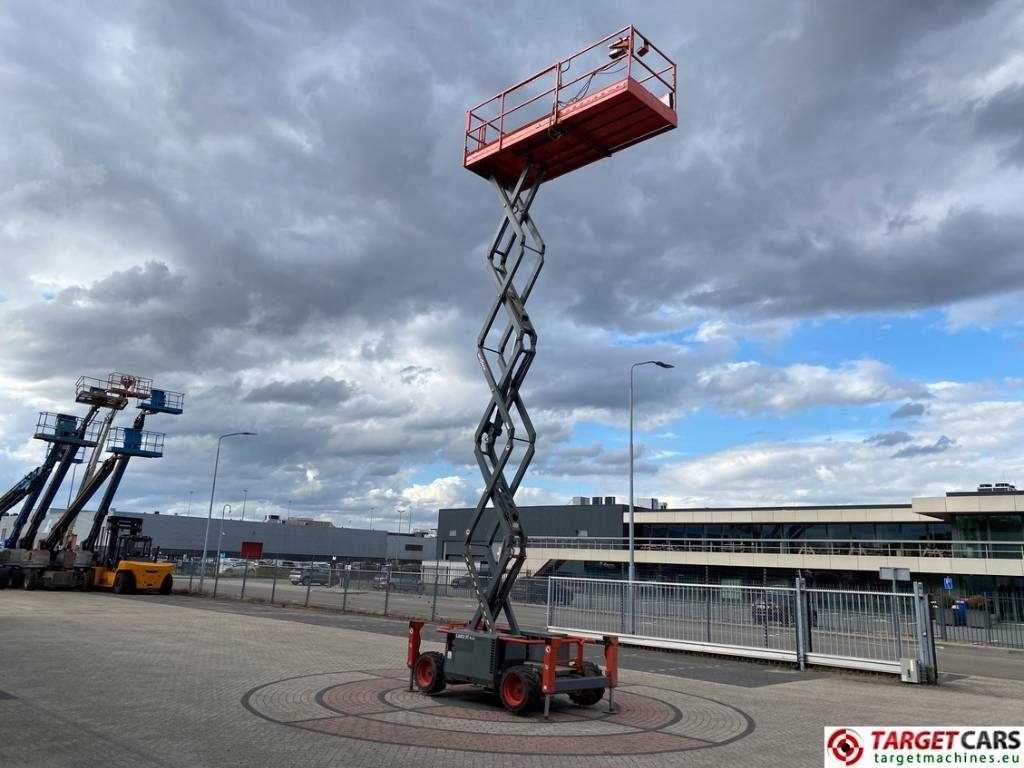 Máy nâng người hình kéo SkyJack SJ6832RT Diesel 4x4 Scissor 6832 Work Lift 1180cm: hình 7 Máy nâng người hình kéo SkyJack SJ6832RT Diesel 4x4 Scissor 6832 Work Lift 1180cm: hình 7