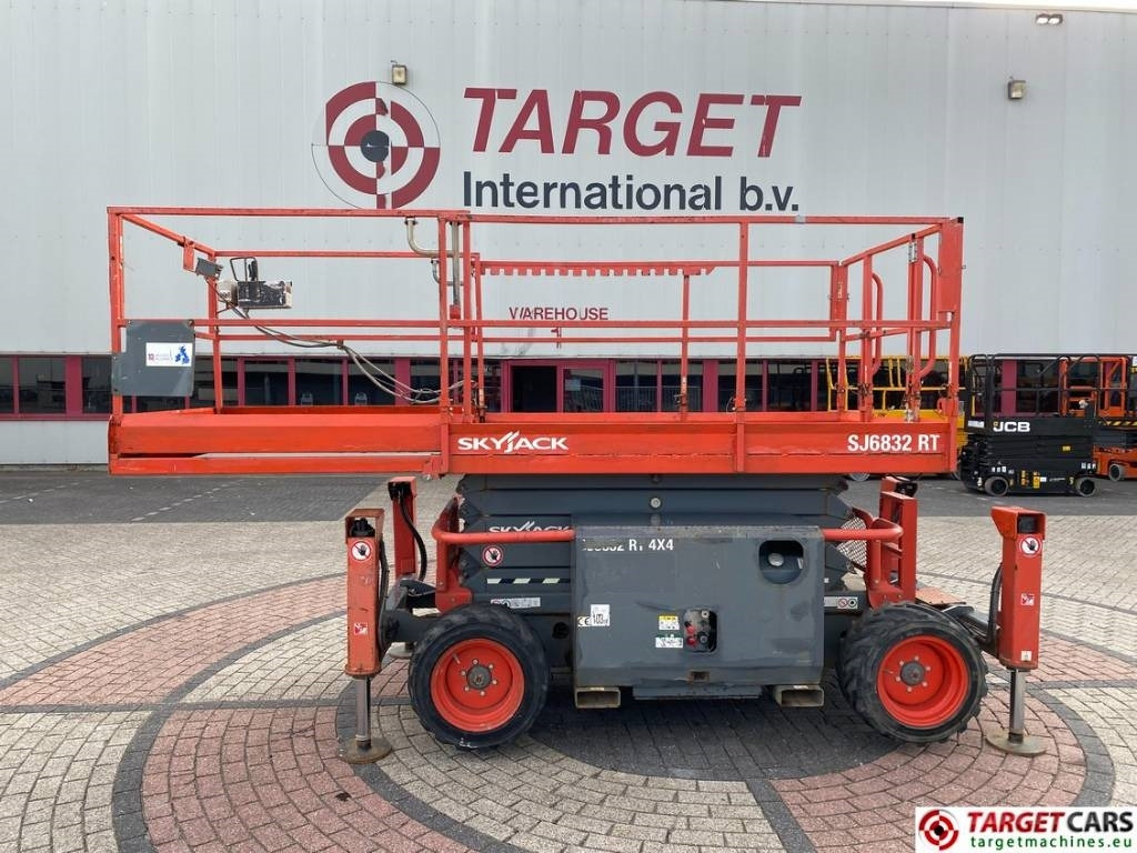 Máy nâng người hình kéo SkyJack SJ6832RT Diesel 4x4 Scissor 6832 Work Lift 1180cm: hình 34 Máy nâng người hình kéo SkyJack SJ6832RT Diesel 4x4 Scissor 6832 Work Lift 1180cm: hình 34