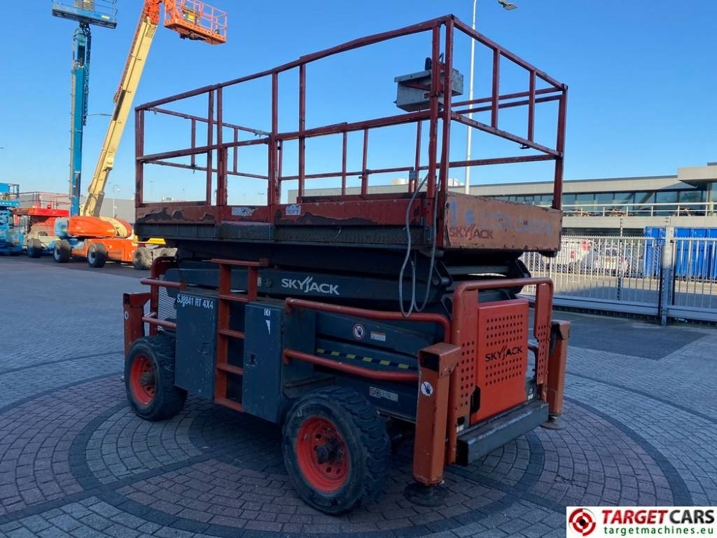 SkyJack SJ8841 RT Diesel 4x4 Scissor Work Lift 1430cm - Máy nâng người hình kéo: hình 2 SkyJack SJ8841 RT Diesel 4x4 Scissor Work Lift 1430cm - Máy nâng người hình kéo: hình 2
