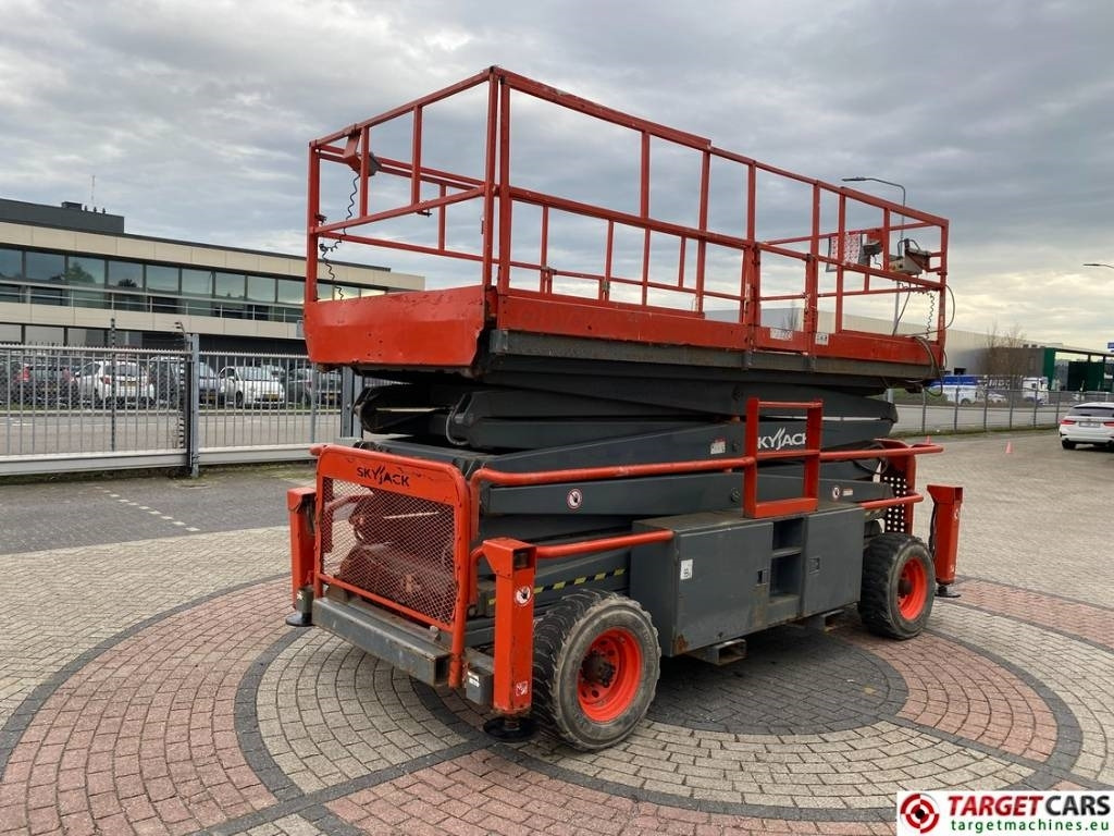 SkyJack SJ9250 RT Diesel 4x4 Scissor Work Lift 1720cm - Máy nâng người hình kéo: hình 3 SkyJack SJ9250 RT Diesel 4x4 Scissor Work Lift 1720cm - Máy nâng người hình kéo: hình 3