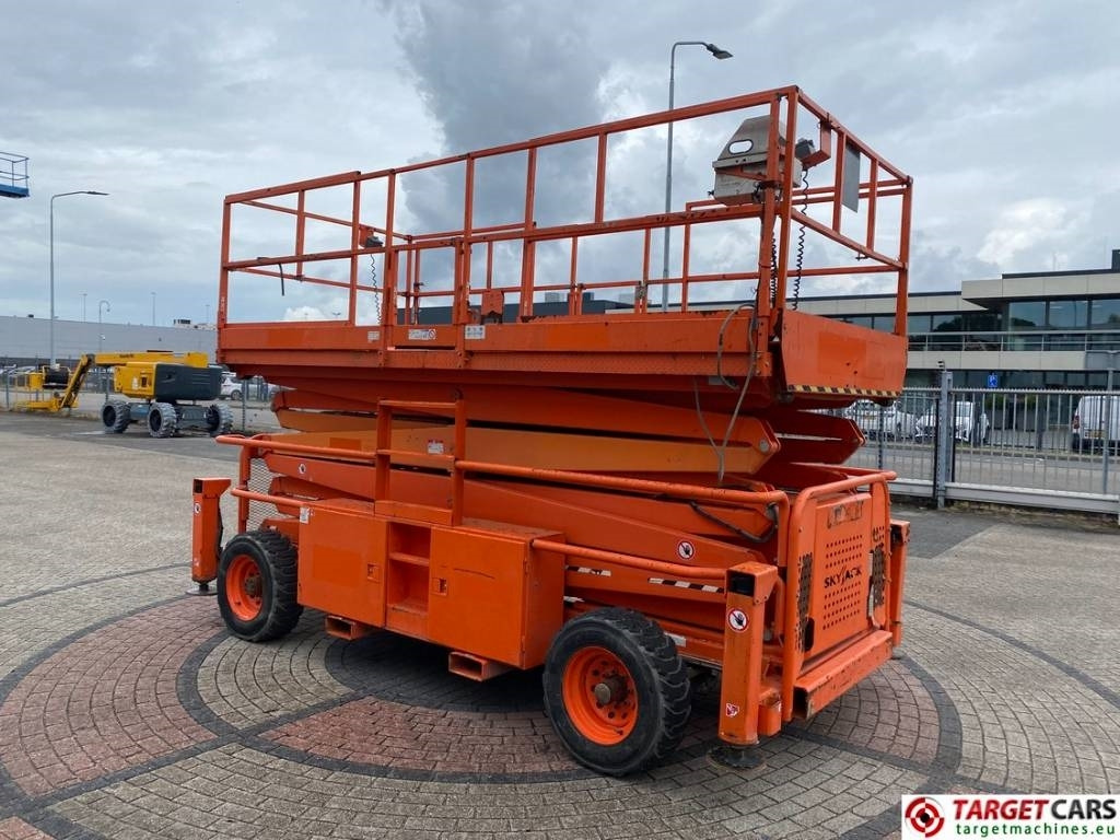 SkyJack SJ9250 RT Diesel 4x4 Scissor Work Lift 1720cm  - Máy nâng người hình kéo: hình 2 SkyJack SJ9250 RT Diesel 4x4 Scissor Work Lift 1720cm  - Máy nâng người hình kéo: hình 2