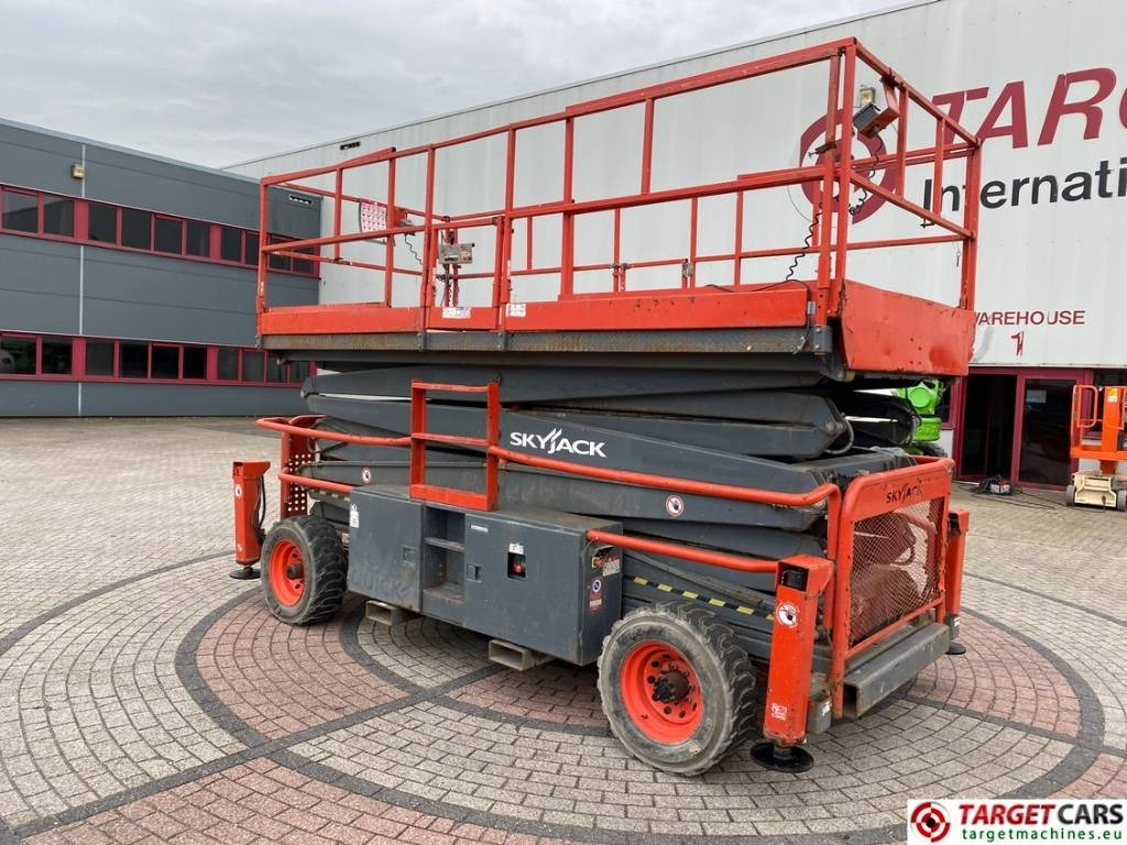 SkyJack SJ9250 RT Diesel 4x4 Scissor Work Lift 1720cm - Máy nâng người hình kéo: hình 4 SkyJack SJ9250 RT Diesel 4x4 Scissor Work Lift 1720cm - Máy nâng người hình kéo: hình 4