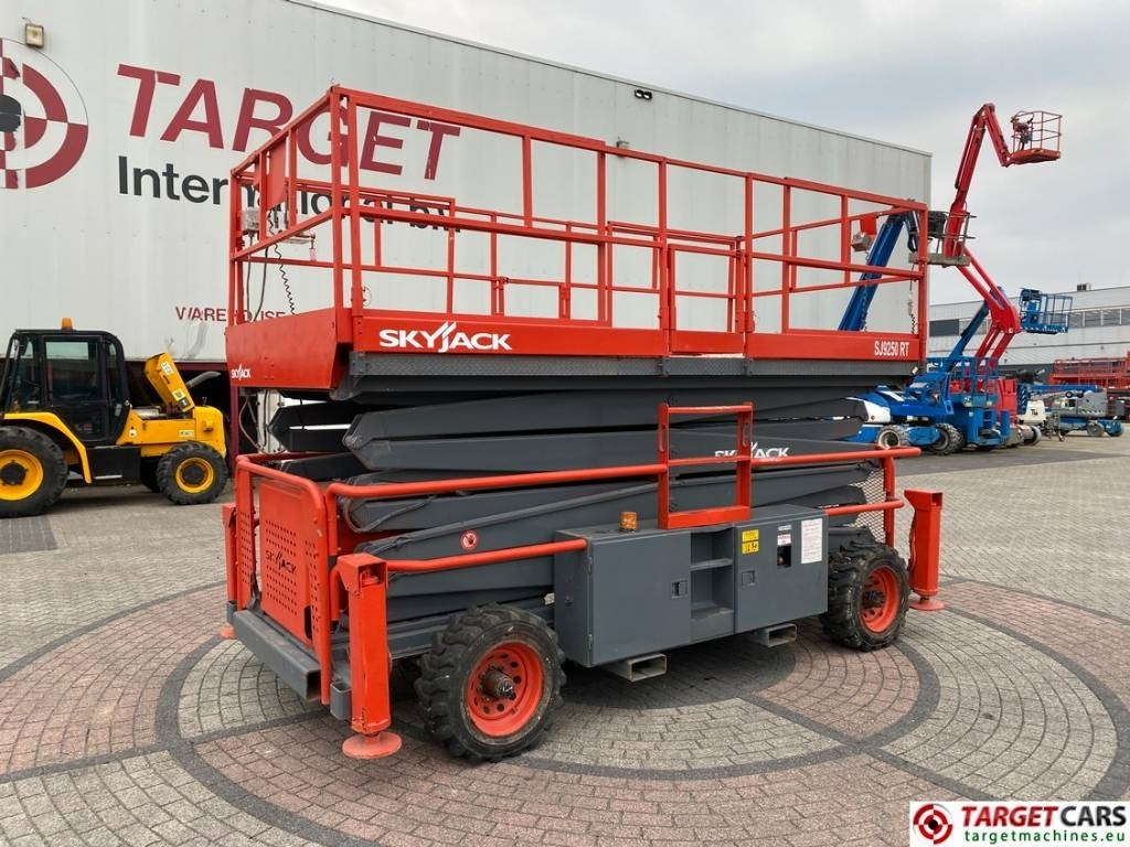SkyJack SJ9250 RT Diesel Scissor Work Lift 1720cm - Máy nâng người hình kéo: hình 1 SkyJack SJ9250 RT Diesel Scissor Work Lift 1720cm - Máy nâng người hình kéo: hình 1