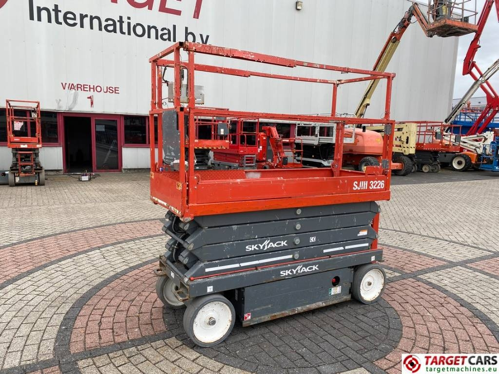 SkyJack SJIII-3226 Electric 3226 Scissor Work Lift 990cm  - Máy nâng người hình kéo: hình 1 SkyJack SJIII-3226 Electric 3226 Scissor Work Lift 990cm  - Máy nâng người hình kéo: hình 1