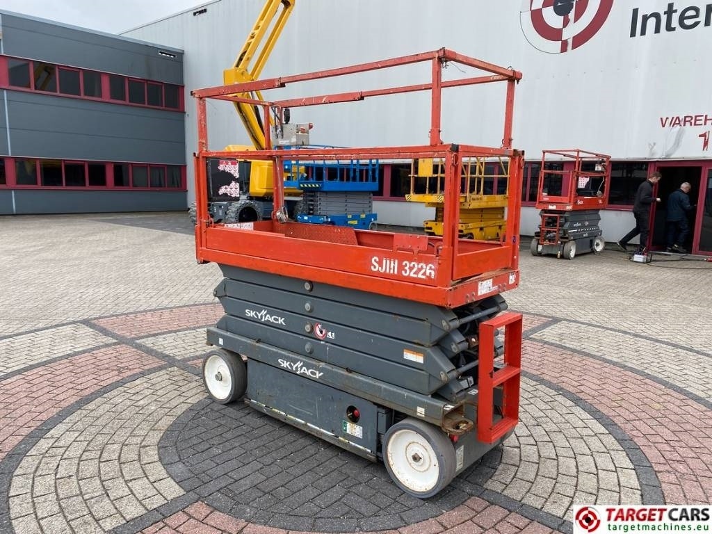 SkyJack SJIII-3226 Electric 3226 Scissor Work Lift 990cm  - Máy nâng người hình kéo: hình 4 SkyJack SJIII-3226 Electric 3226 Scissor Work Lift 990cm  - Máy nâng người hình kéo: hình 4