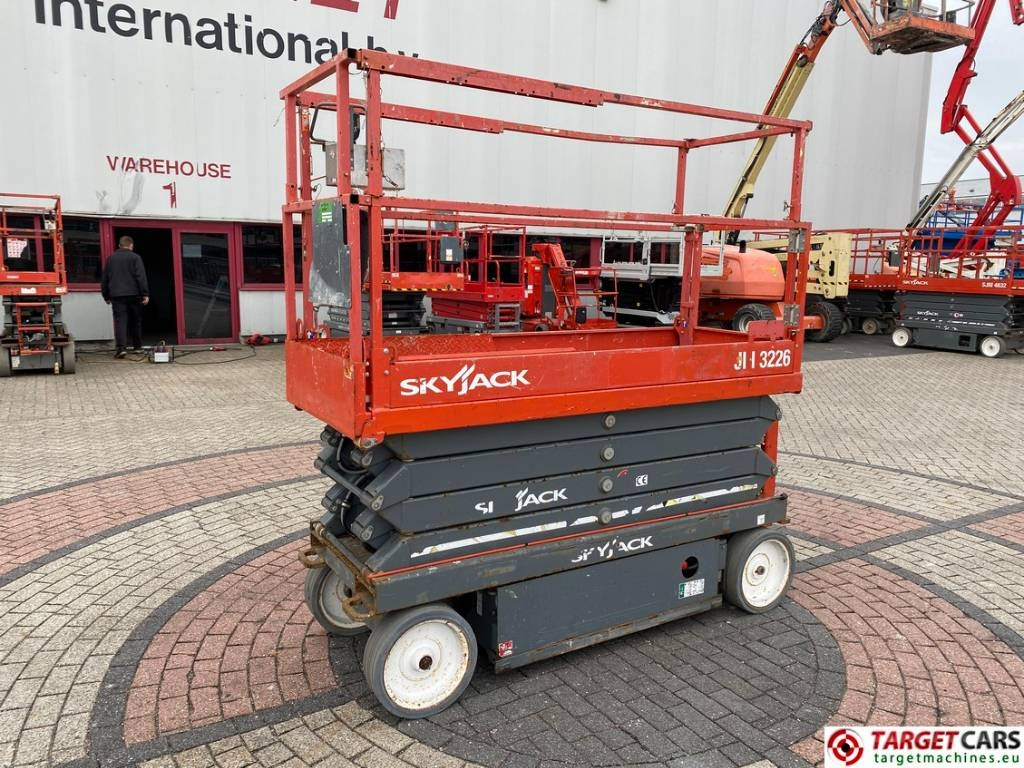 SkyJack SJIII-3226 Electric 3226 Scissor Work Lift 990cm  - Máy nâng người hình kéo: hình 1 SkyJack SJIII-3226 Electric 3226 Scissor Work Lift 990cm  - Máy nâng người hình kéo: hình 1