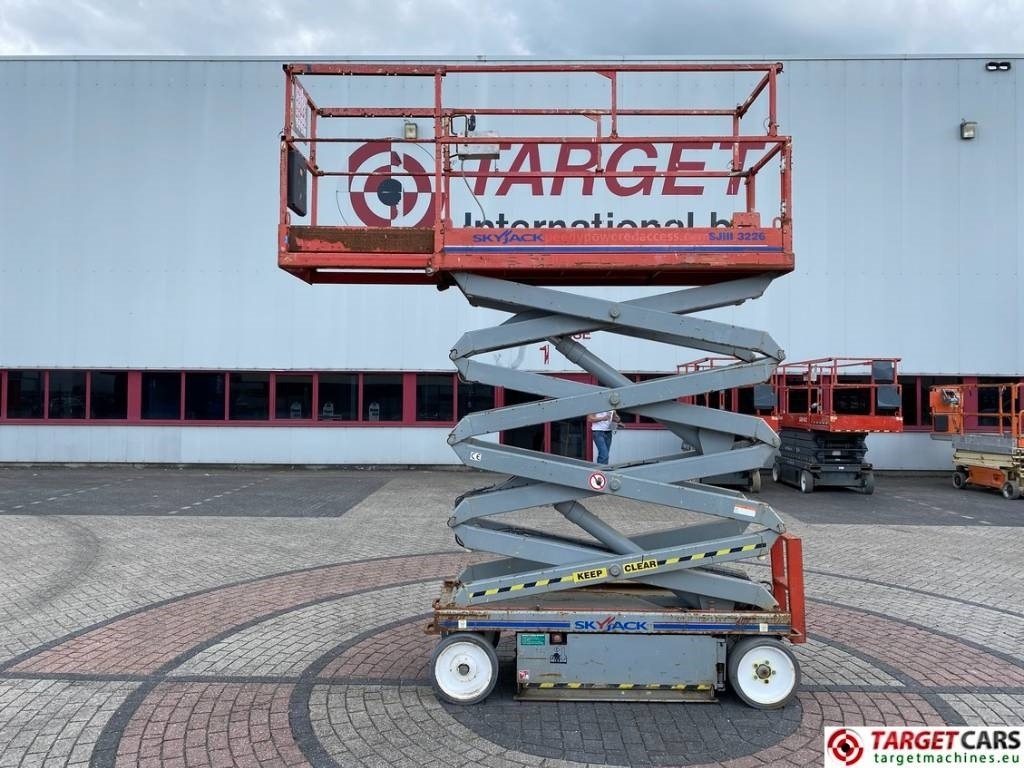 SkyJack SJIII-3226 Electric 3226 Scissor Work Lift 990cm - Máy nâng người hình kéo: hình 5 SkyJack SJIII-3226 Electric 3226 Scissor Work Lift 990cm - Máy nâng người hình kéo: hình 5